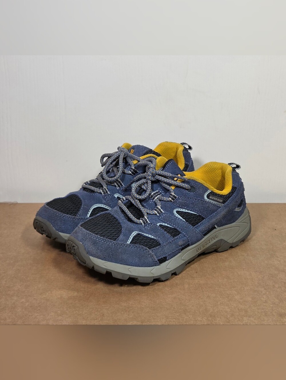 Merrell Kid's Moab KDZ Low Lace Water Resistant Hiking Shoes Size 4 Weatherready